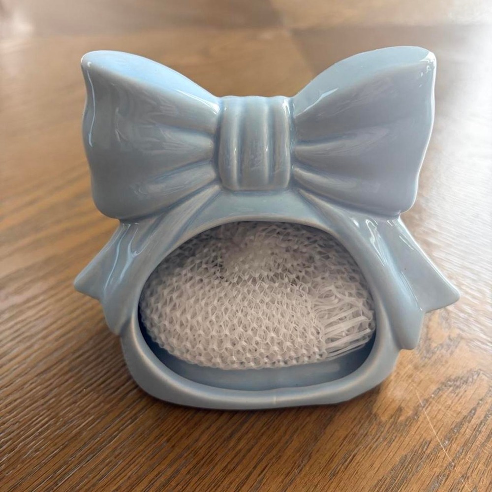 Blue bow scrubby holder with a cute design
